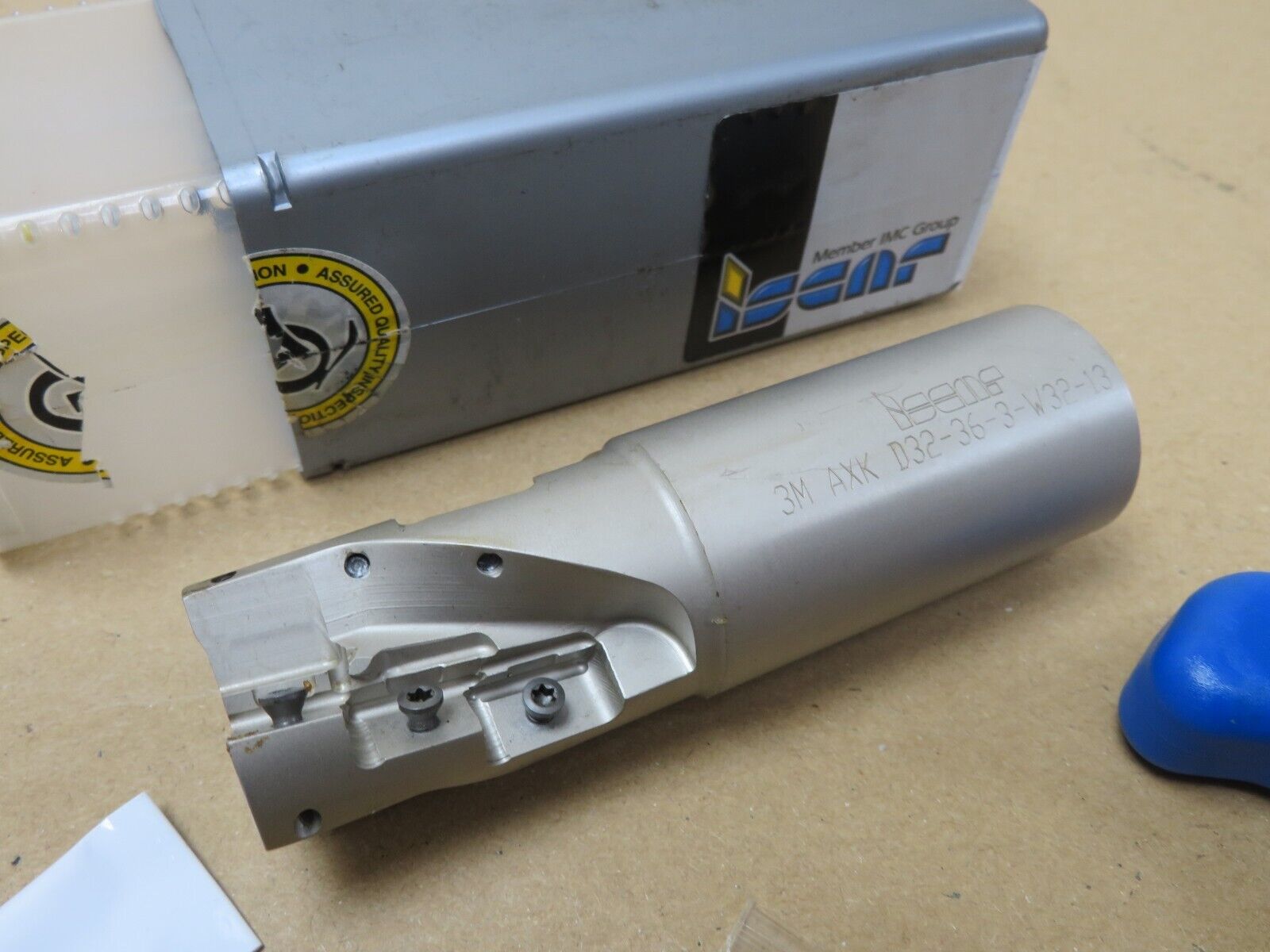 ISCAR 3M AXK D32-36-3-W32-13 Heavy Duty Extended Flute Indexable Insert End Mill - Image 2